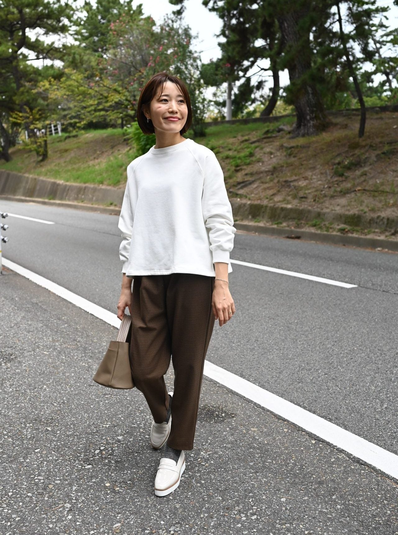 裏毛素材のクルーネックプルオーバー – OURHOME