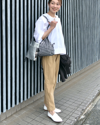 すっきりシルエットのテーパードパンツ – OURHOME