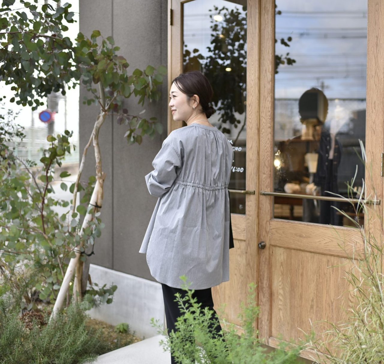 後ろギャザーのきれいめブラウス – OURHOME