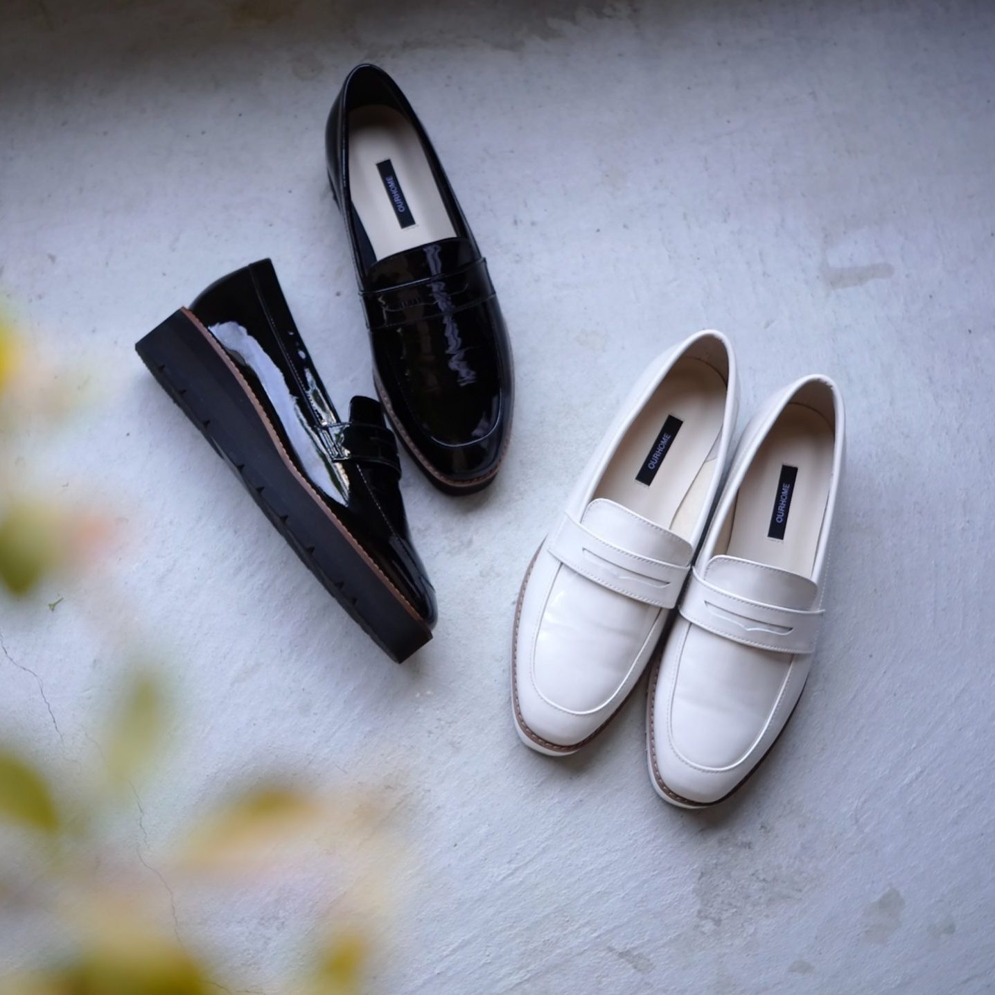 エナメルレザーのローファーシューズ – OURHOME