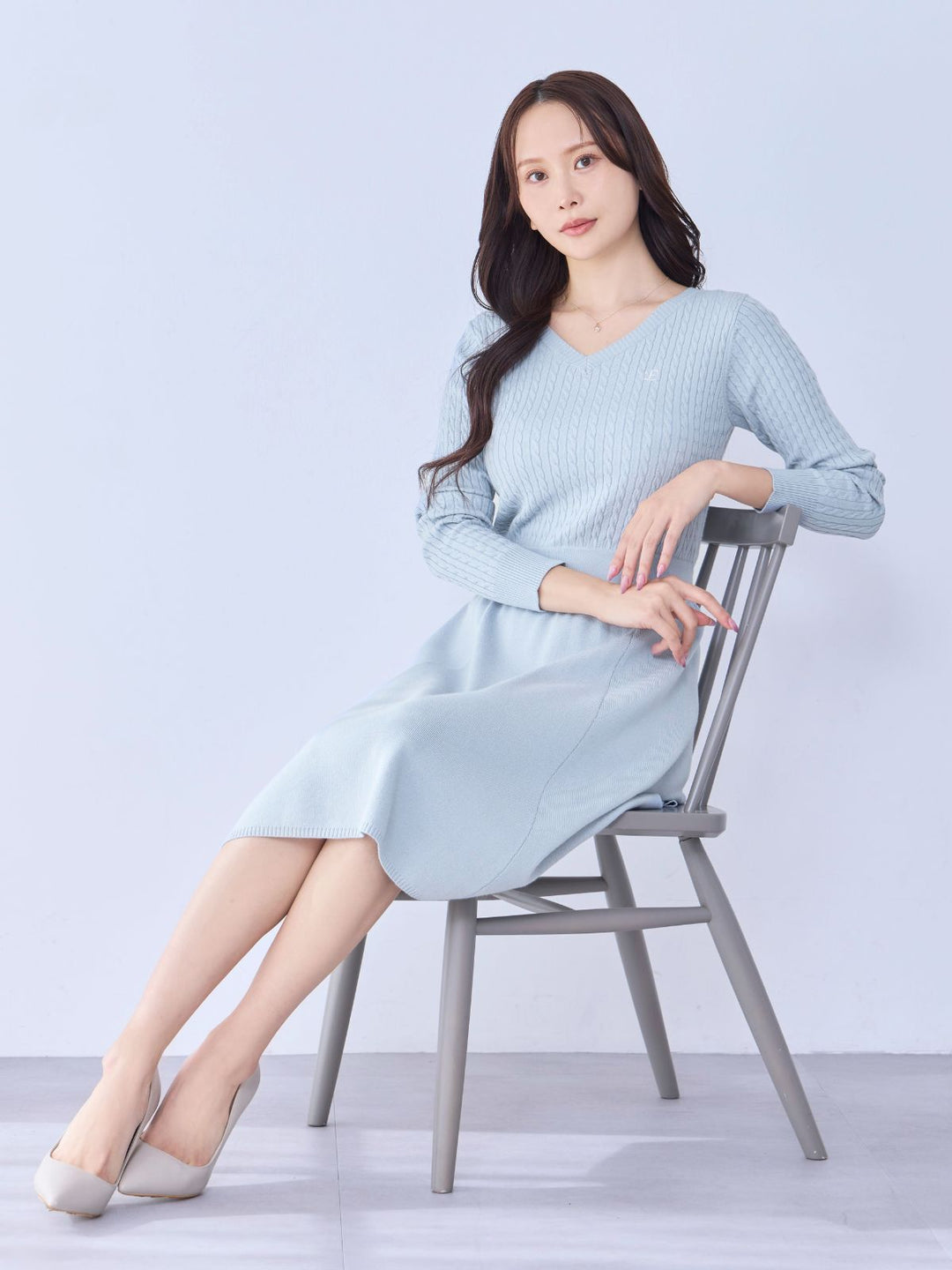 overE's HOLIDAY Aラインケーブルニットワンピース：ペールブルー│胸