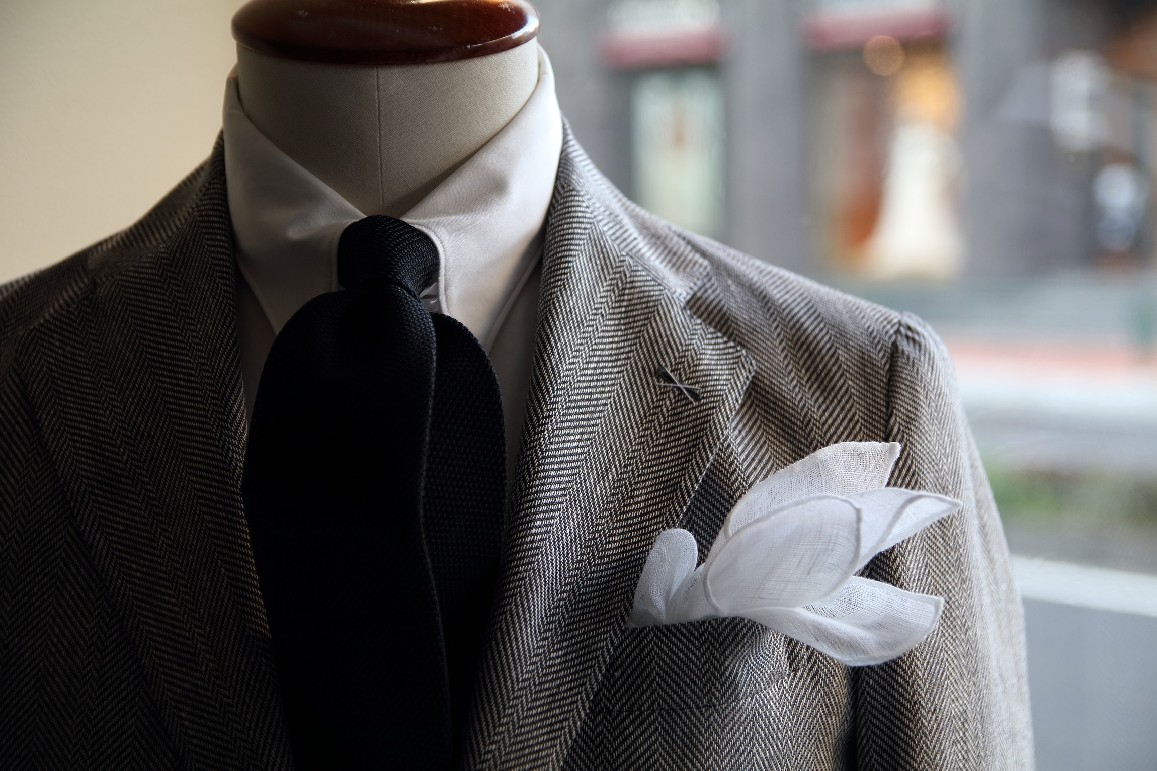 知的ビジネススタイルにはDe Petrilloのヘリンボーンジャケット