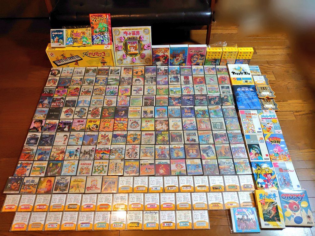 ファミコンとディスクシステムの市販全タイトルを箱説付きで