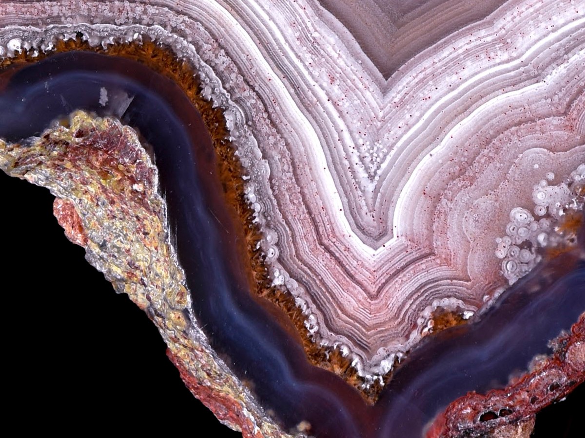 無限の模様と色彩を持つ、悠久の時が生んだ自然のアート 『縞と色彩の