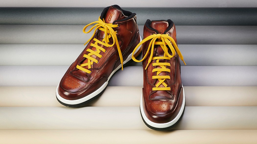 美しいパティーヌが装いに風格を与える、ベルルッティのスニーカー