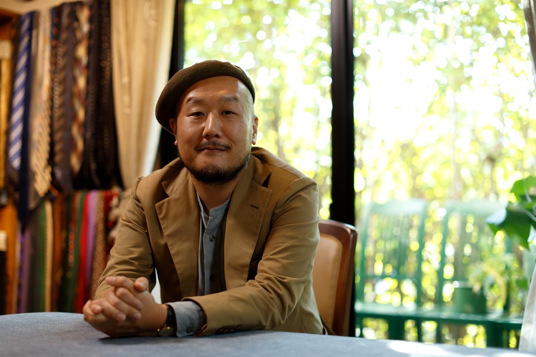 メンズファッション界の大御所を収めた写真集、 『赤峰幸生の暮しっく