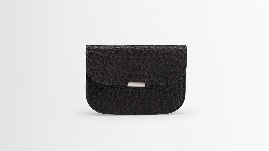 すべての構成要素が美しく調和する、ルメールのカードケース。：アエラ