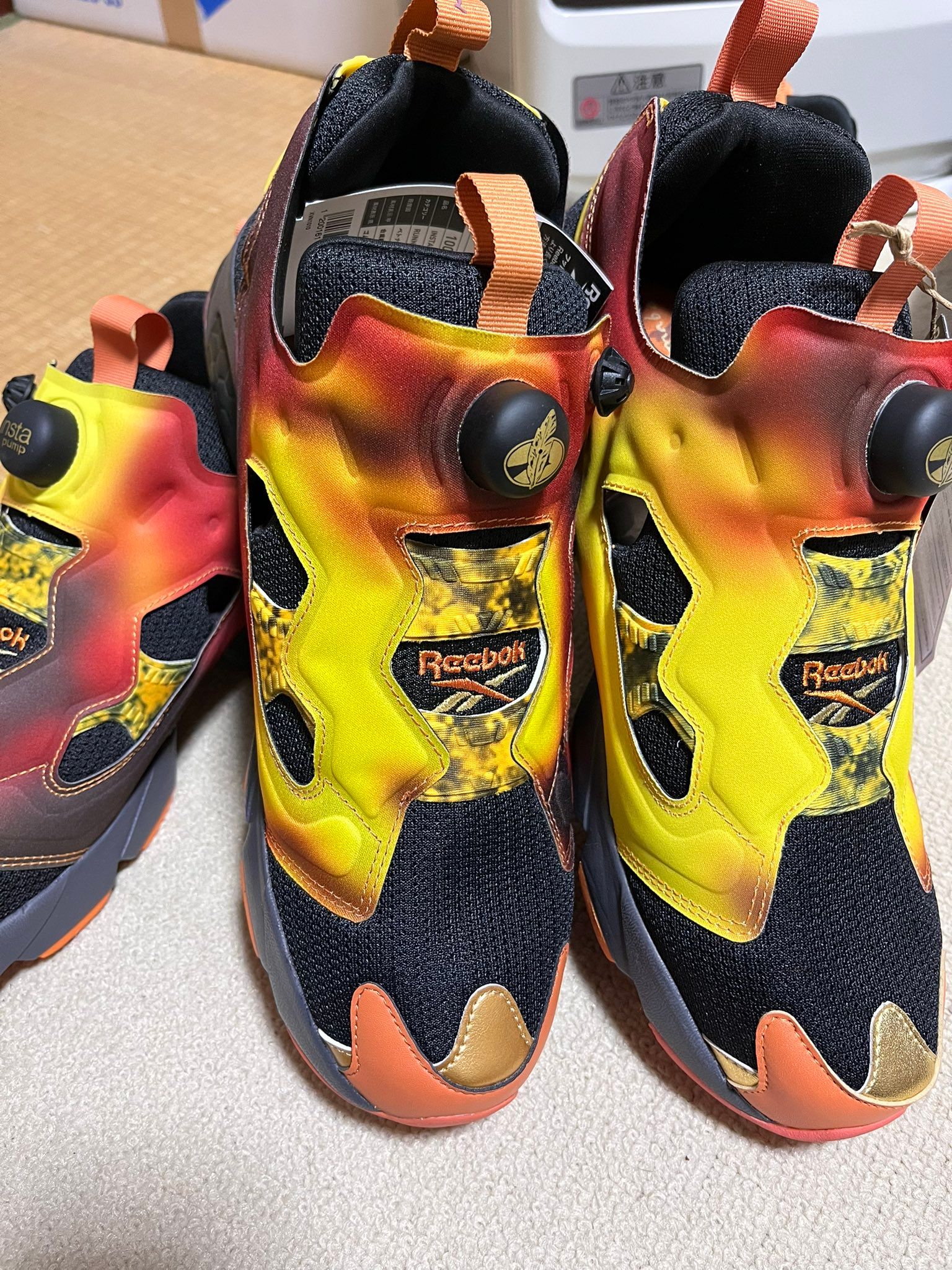 リーボック、B'z稲葉浩志コラボスニーカー製法不良を謝罪「大変申し訳