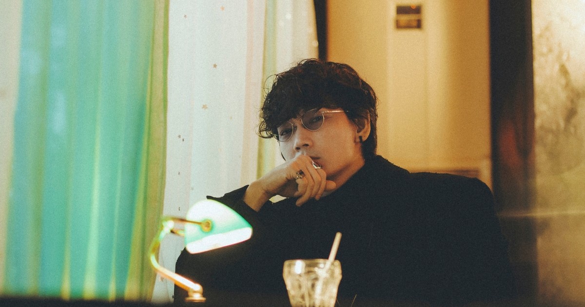 綾野剛さん「牙を抜かれた男達が化粧をする時代」インタビュー 12年分