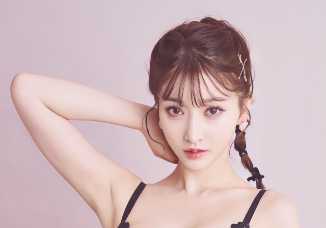 人気ユーチューバー「Rちゃん」が自らモデルに オリジナルランジェリー