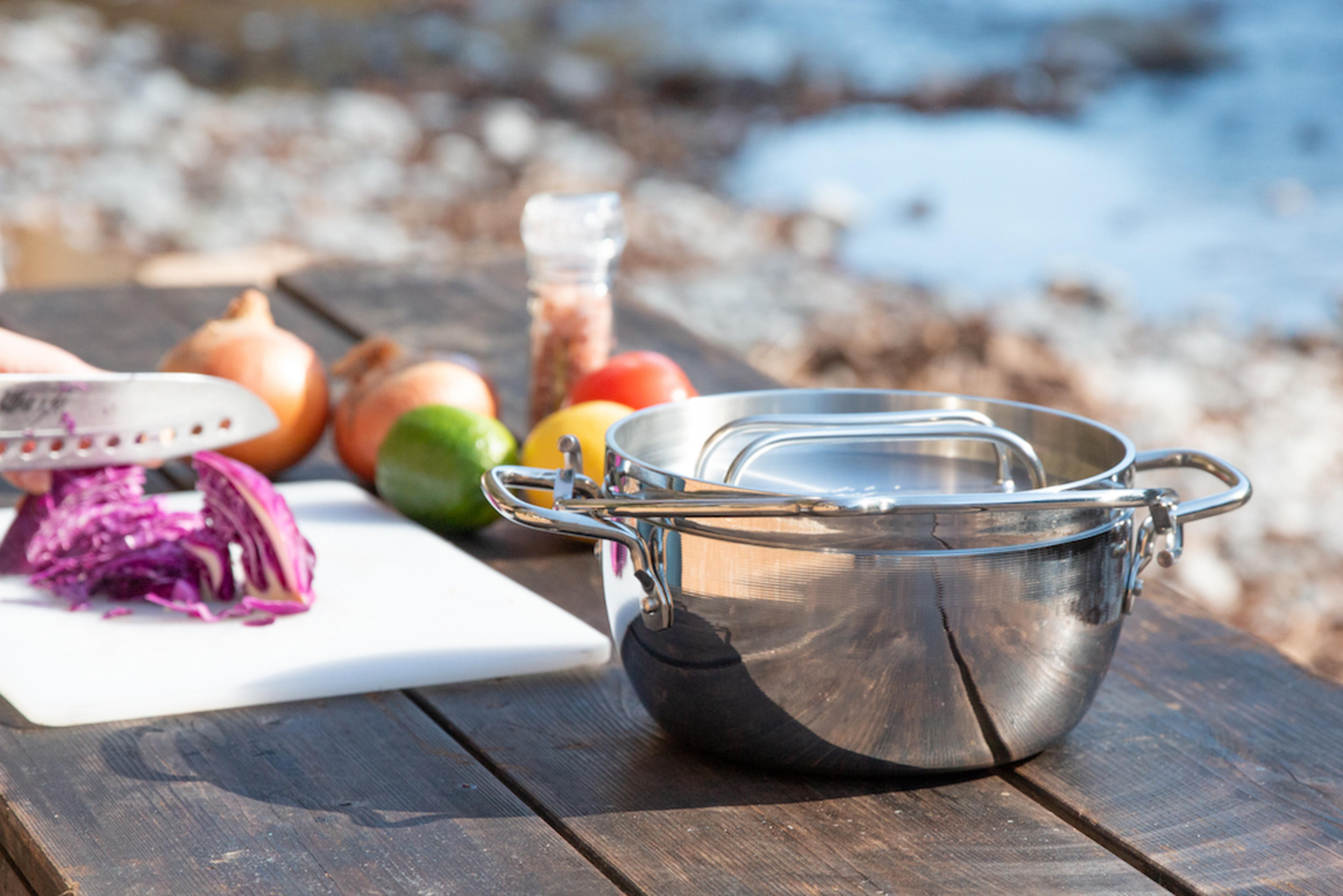 ありそうでなかった！TSBBQのライトステンレス ダッチオーブンの人気が