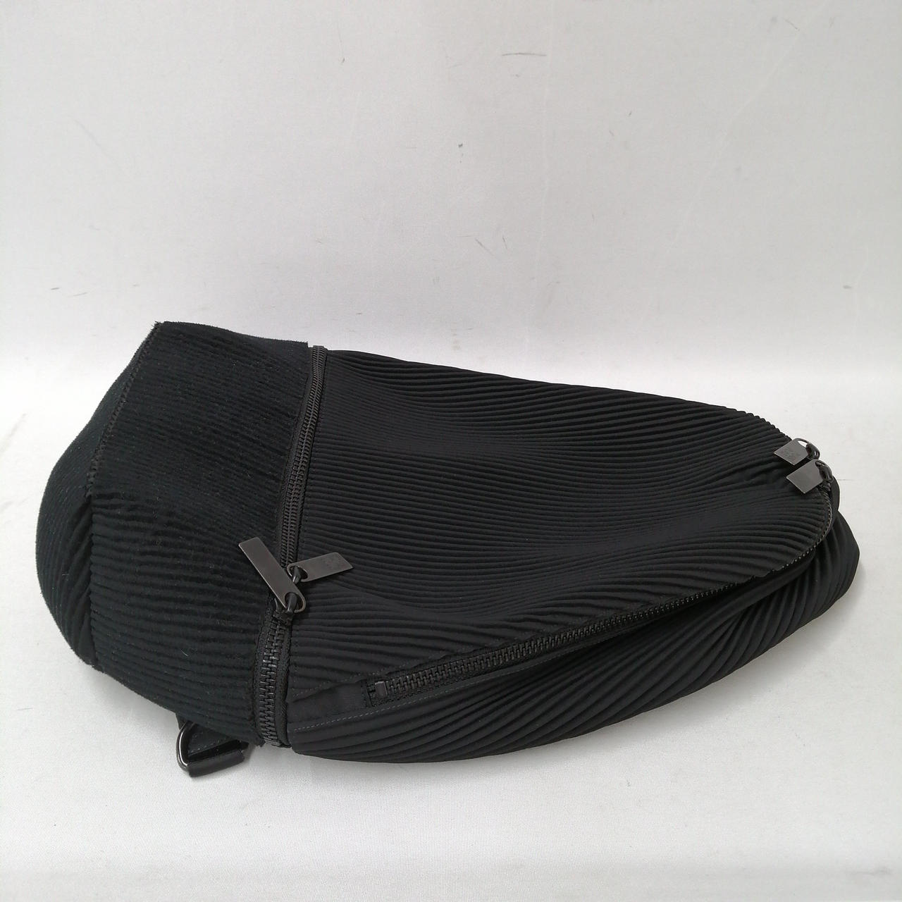 プリーツプリーズ(PLEATS PLEASE)|ボディーバッグ|【ハードオフ公式