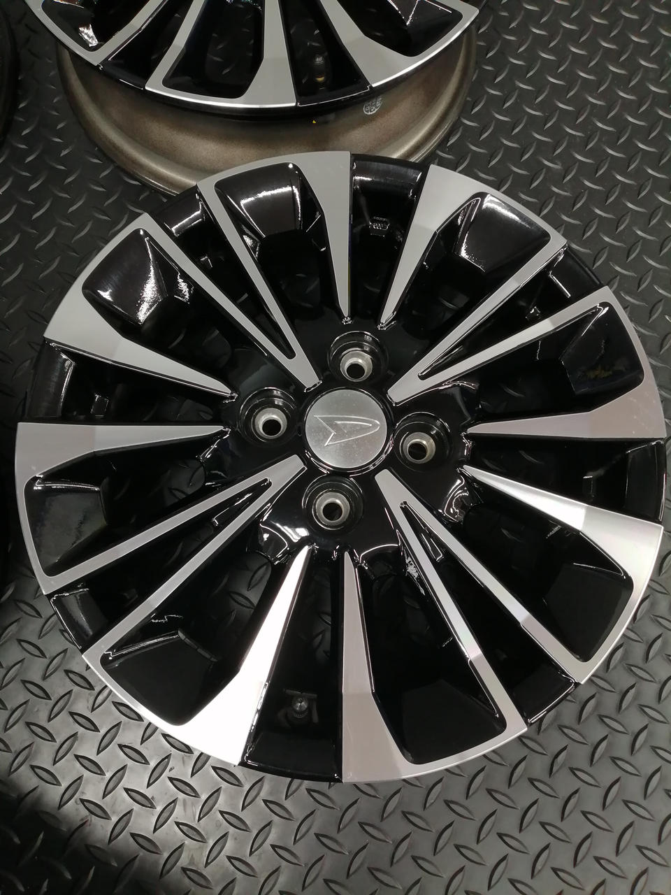 ダイハツ(DAIHATSU)|タントカスタム純正ホイール|【ハードオフ公式通販