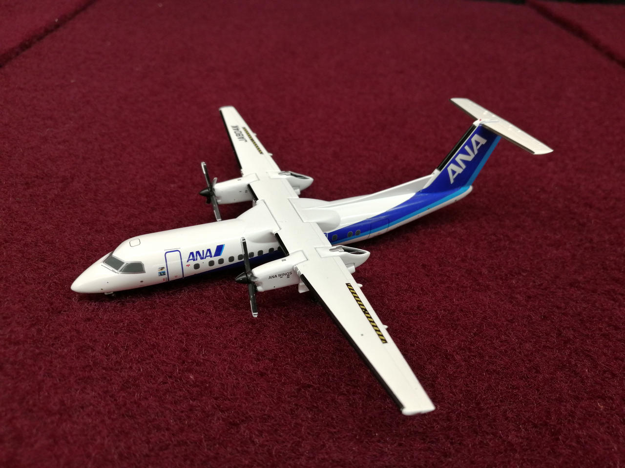 YS11実物カットプロペラ陳列台付 YS11実物カットプロペラ陳列台付 YS11