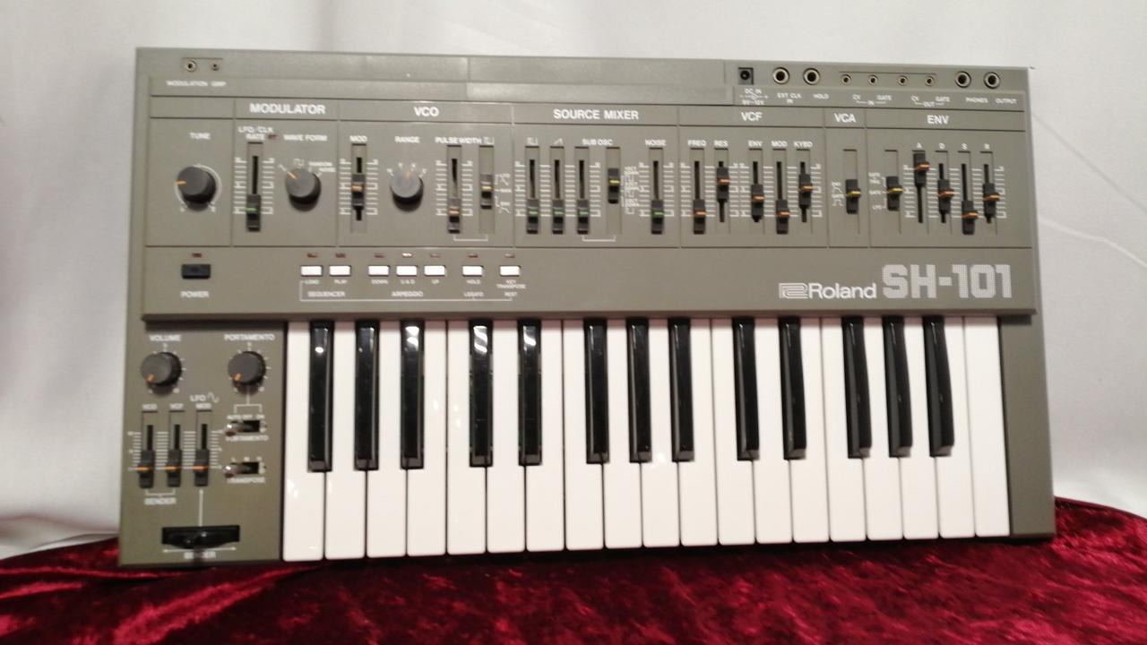 Roland シンセサイザー RS-101 通電のみ確認 ジャンク品 【公式通販】