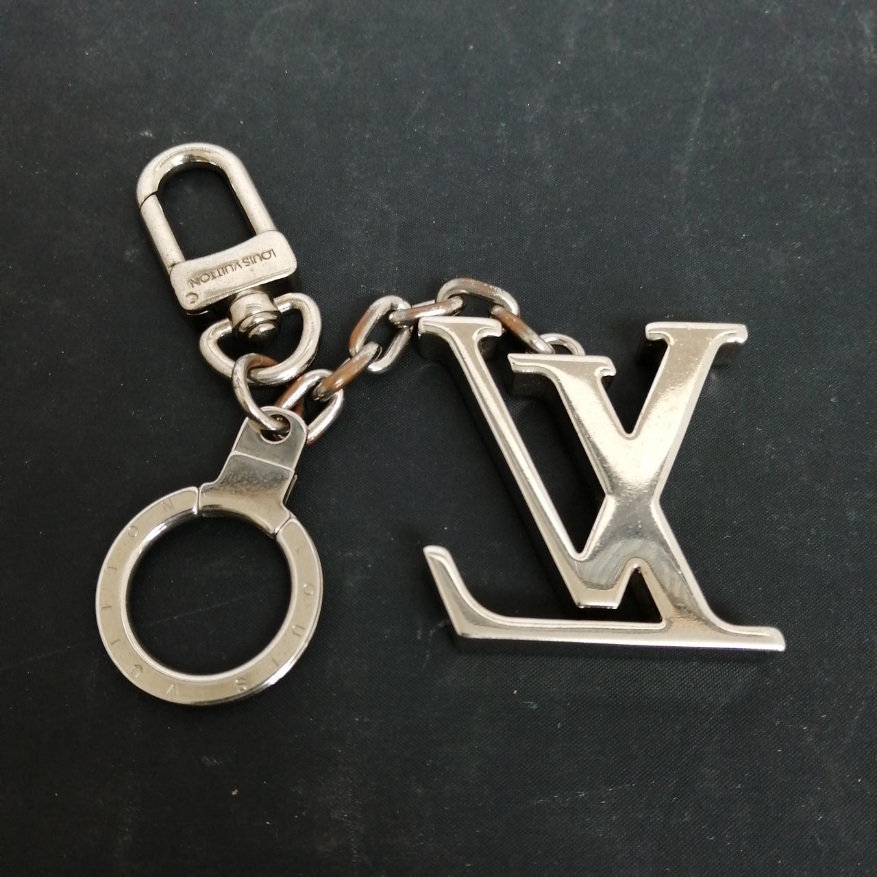 ルイヴィトン(LOUIS VUITTON)|キーホルダー・LV イニシャル|【ハード