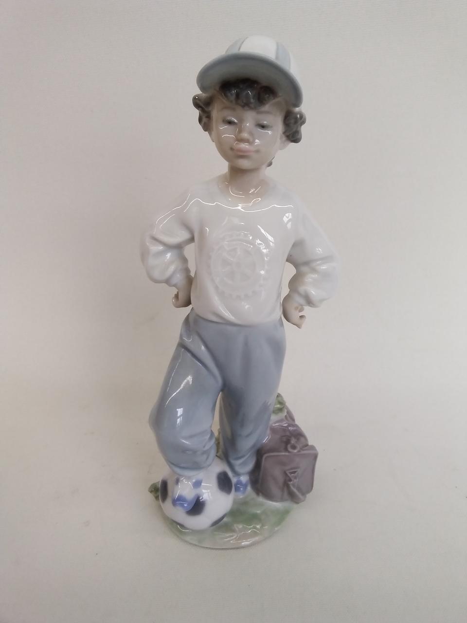 リアドロ リヤドロ(LLADRO)|サッカー少年 陶器人形|【ハードオフ公式