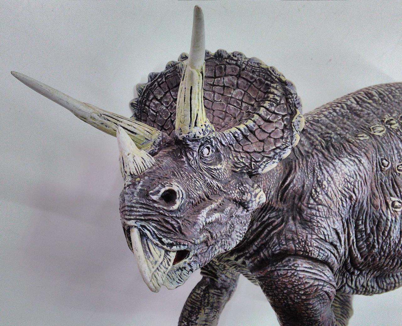 海洋堂|1/20 トリケラトプス ソフビキット 完成品|【ハードオフ公式
