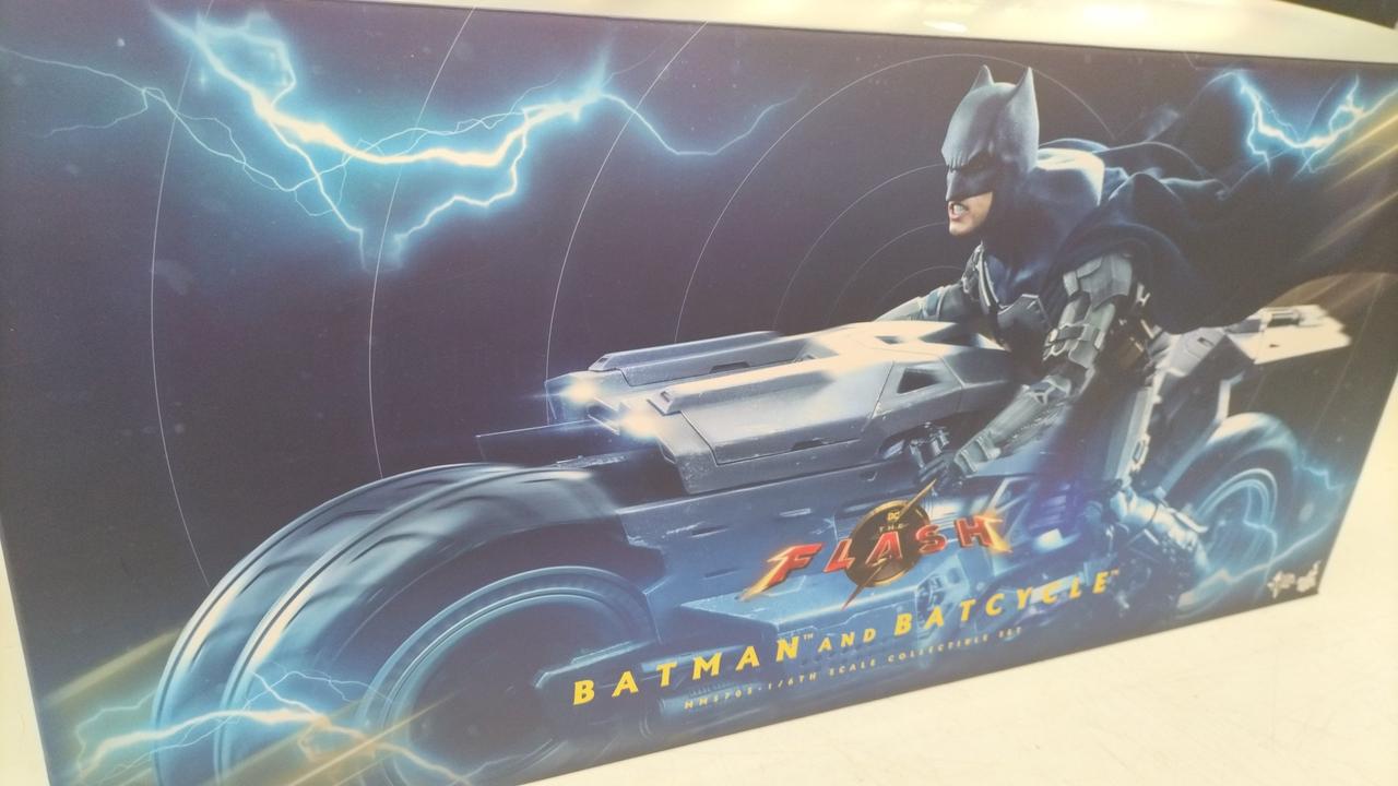 ホットトイズ(HOT TOYS)|バットマン&バットサイクル|【ハードオフ公式