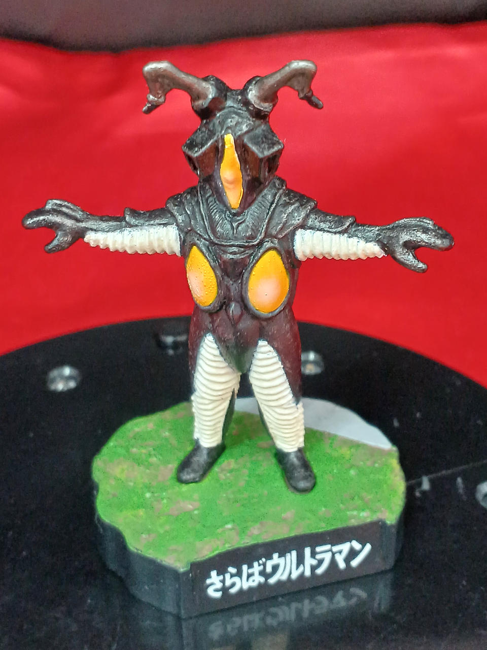 バンダイ|ウルトラ怪獣名鑑 ウルトラマン編2|【ハードオフ公式通販
