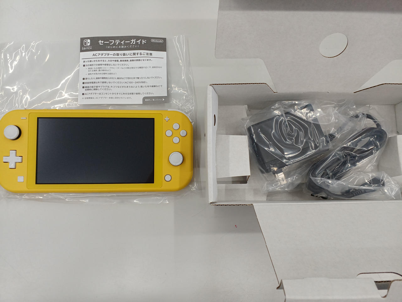 Nintendo Switch Lite イエロー ジャンク品(充電器付き) ジャンク品