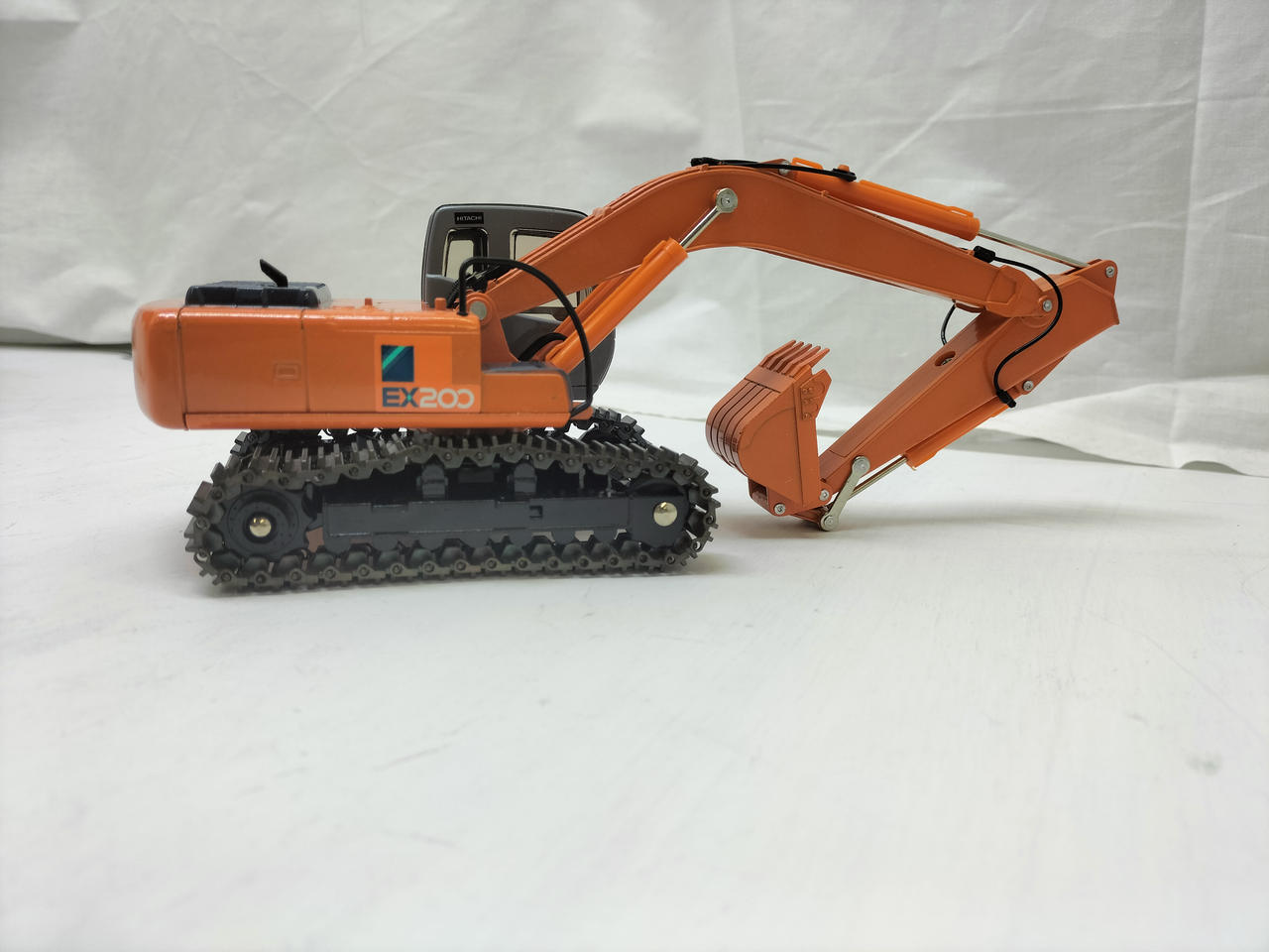 HITACHI|1/40 日立建機 NEW LANDY V EX200|【ハードオフ公式通販】オフ