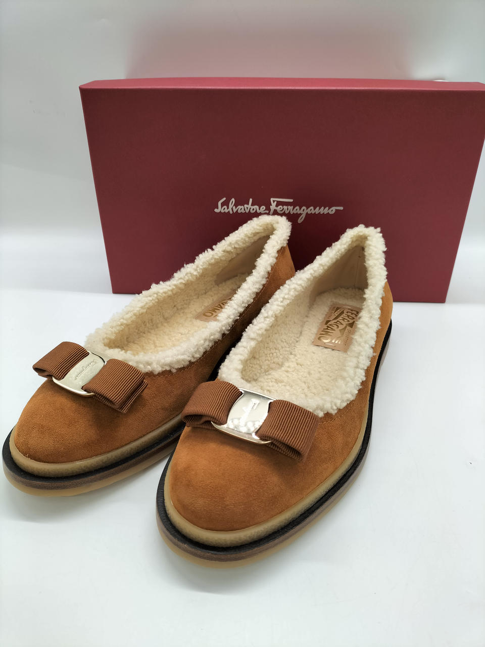 SALVATORE FERRAGAMO|ヴァリナ ボアフラットシューズ|【ハードオフ公式