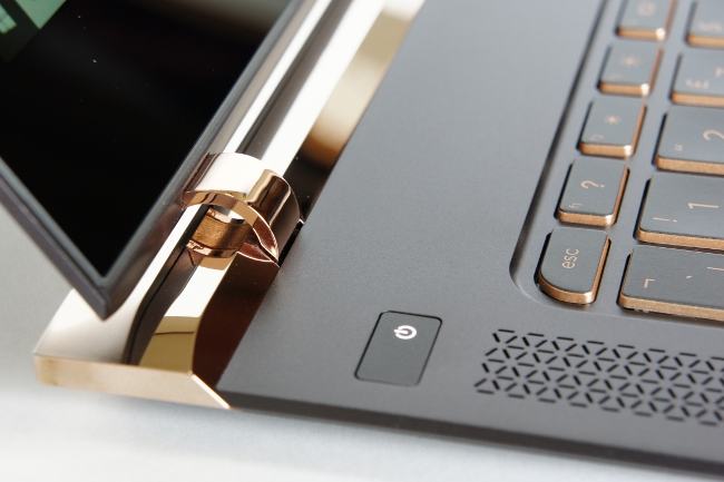 HP Spectre 13』高級感あふれるラグジュアリーなモバイルノート