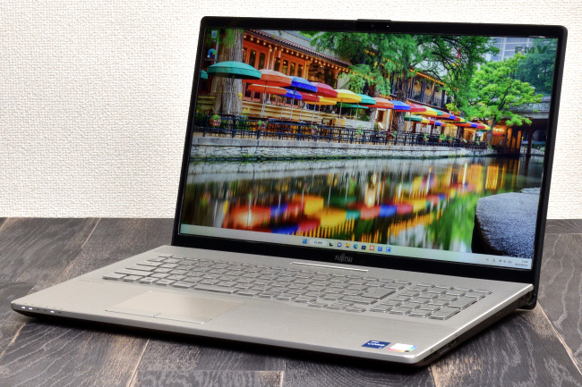 富士通 LIFEBOOK WN1/H1 (NH90/H1) レビュー | 大人のためのパソコン