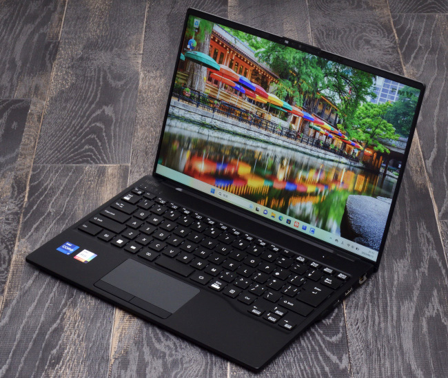 富士通 LIFEBOOK WU-X/H1 レビュー：超軽量で使いやすさ抜群の14型