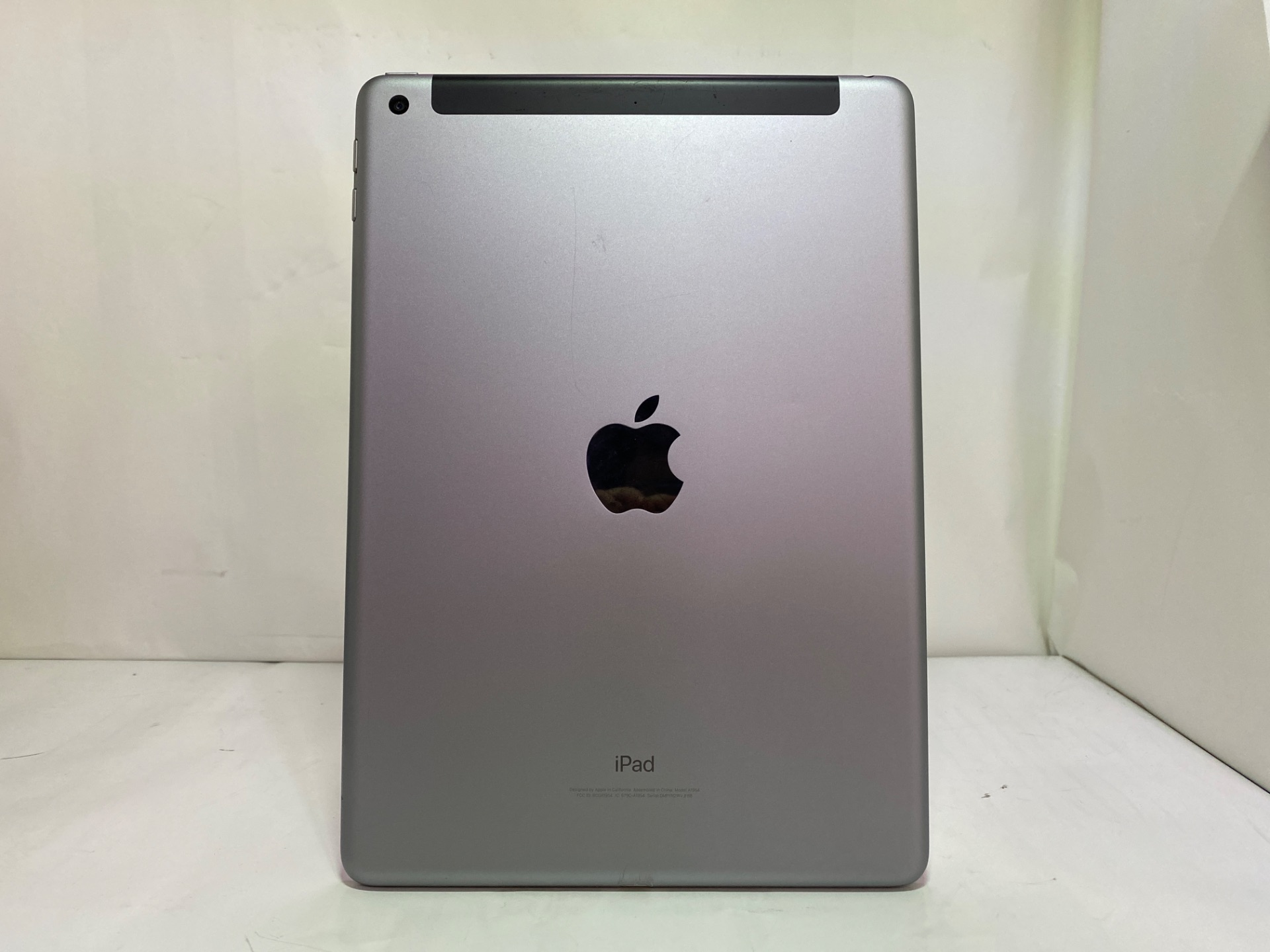 APPLE(アップル) iPad 9.7インチ 第6世代 Wi-Fi+Cellular 32GB MRM02J