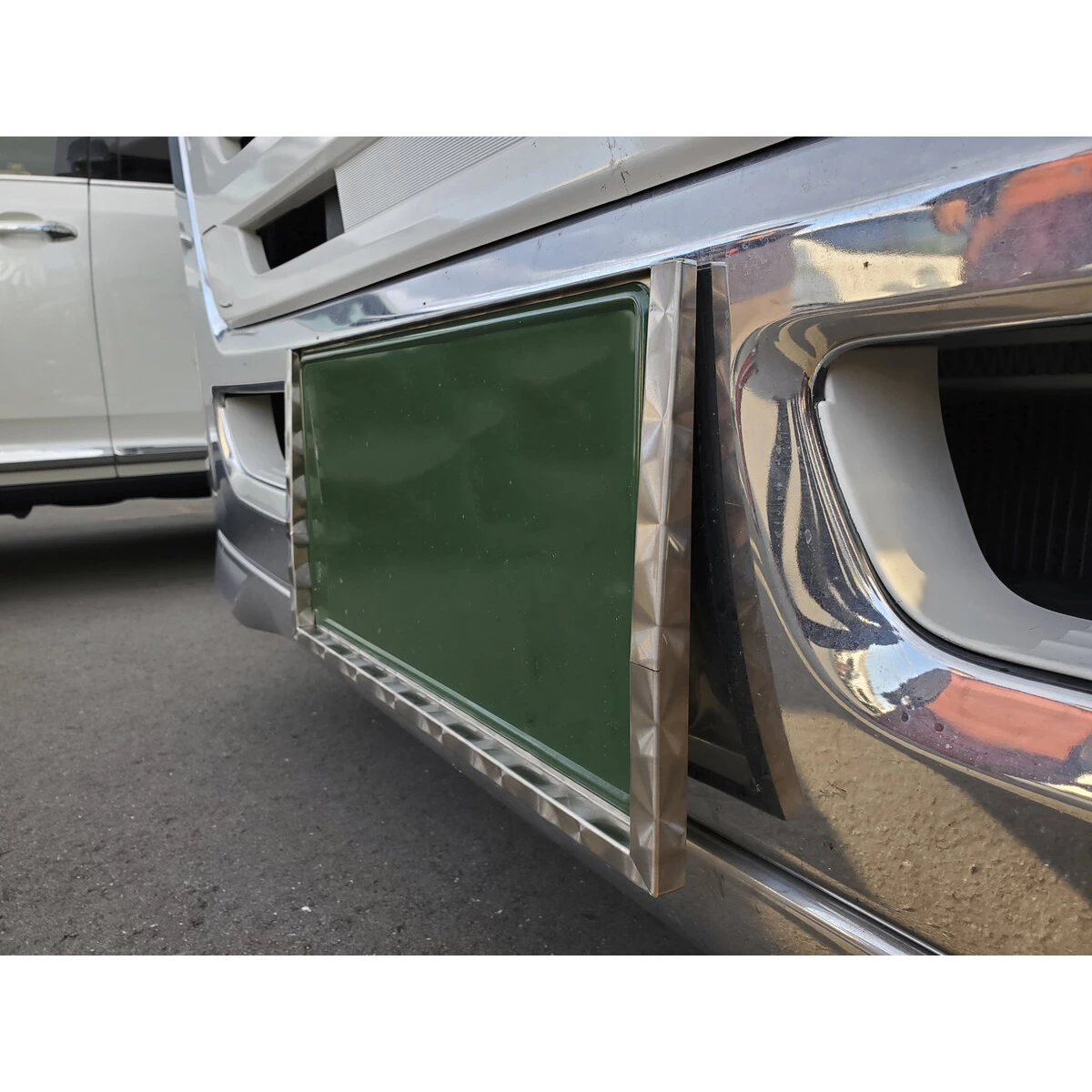 公式】パーマンショップ-ナンバープレート枠大型 新基準 ウロコ