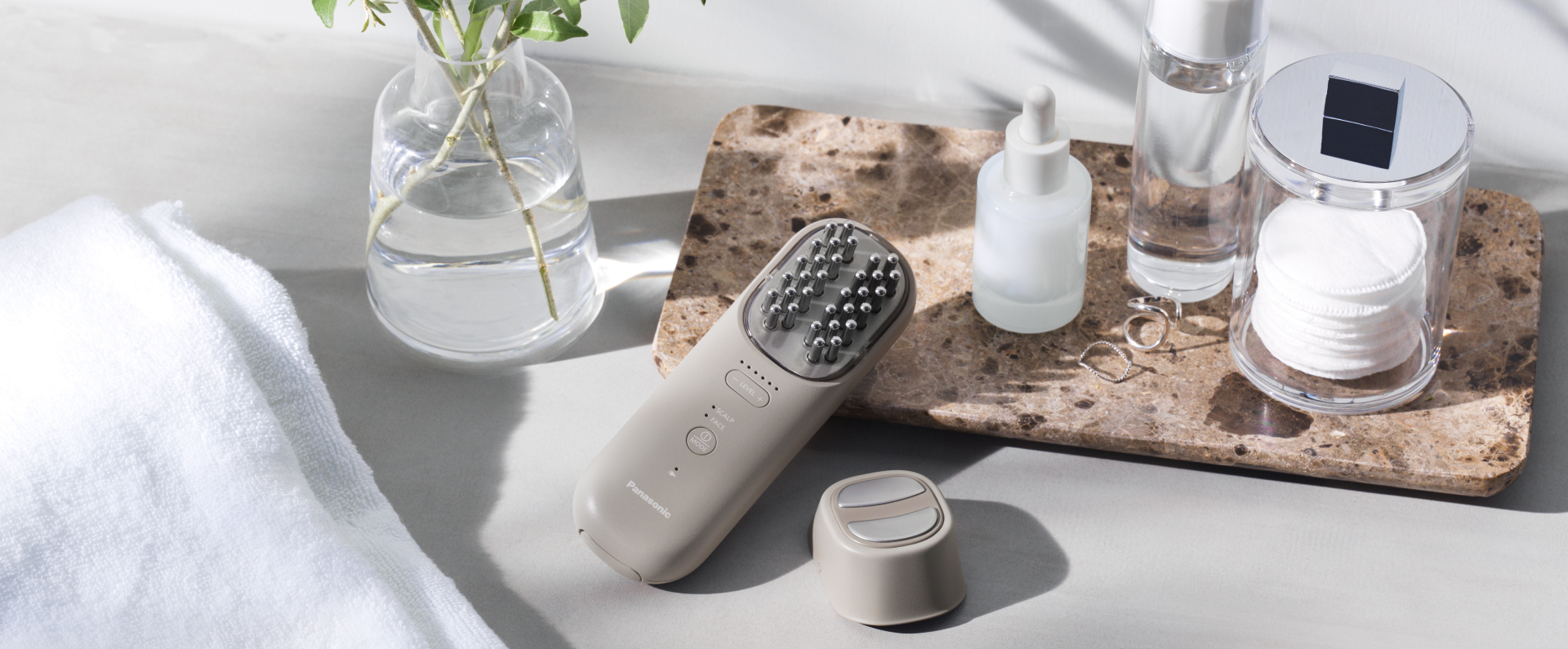 商品特長・効果 | 特長 リフトケア美顔器 バイタリフト ブラシ EH-SP60