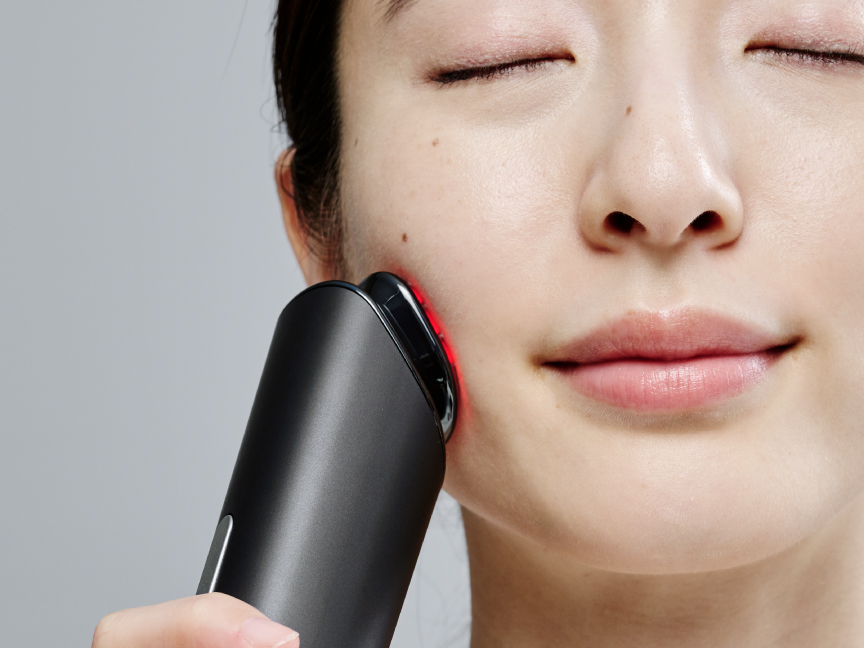 商品特長・効果 | 特長 リフトケア美顔器 バイタリフト RF EH-SR85