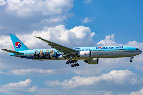 Korean Air Boeing 777-300ER HL7204 World EXPO / Blackpink Phoenix