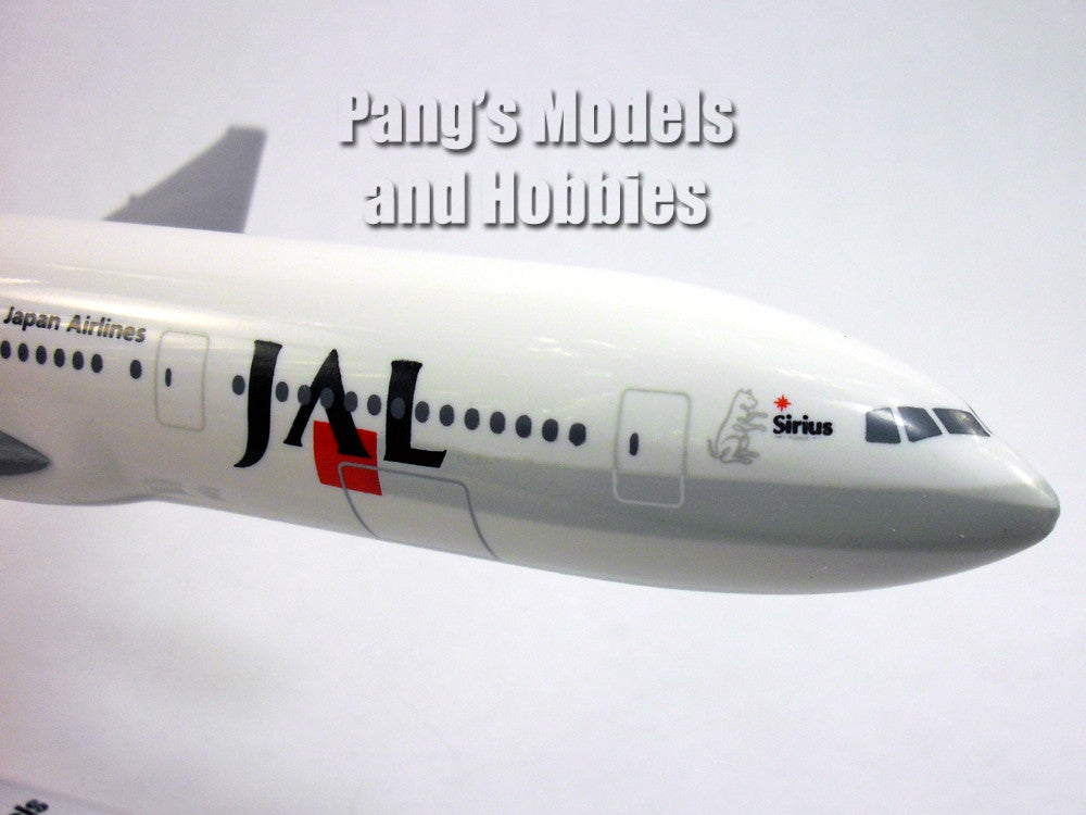 Boeing 777-200 Japan Airlines (JAL) 1/200 by Flight Miniatures