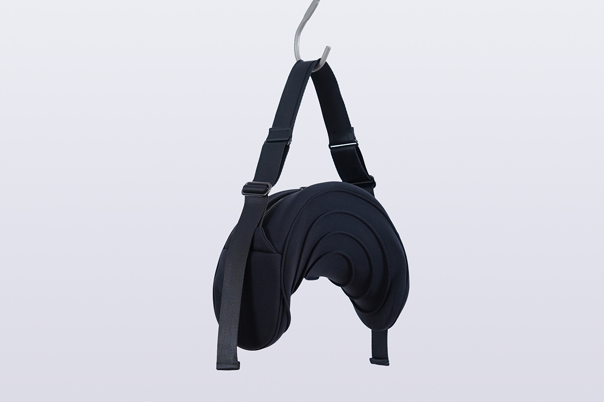 HATRA ハトラ Moebius Bag [black]