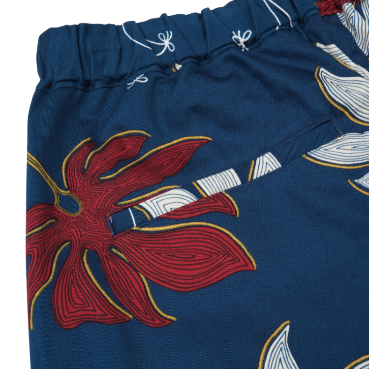 和柄 KIMONOショーツ ＜鞍馬天狗のうちわ/紺赤＞ | 京友禅アロハシャツ