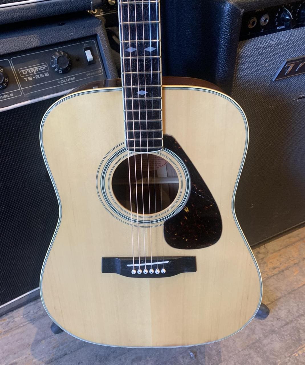 Yamaha FG-401 - Paul's Boutique