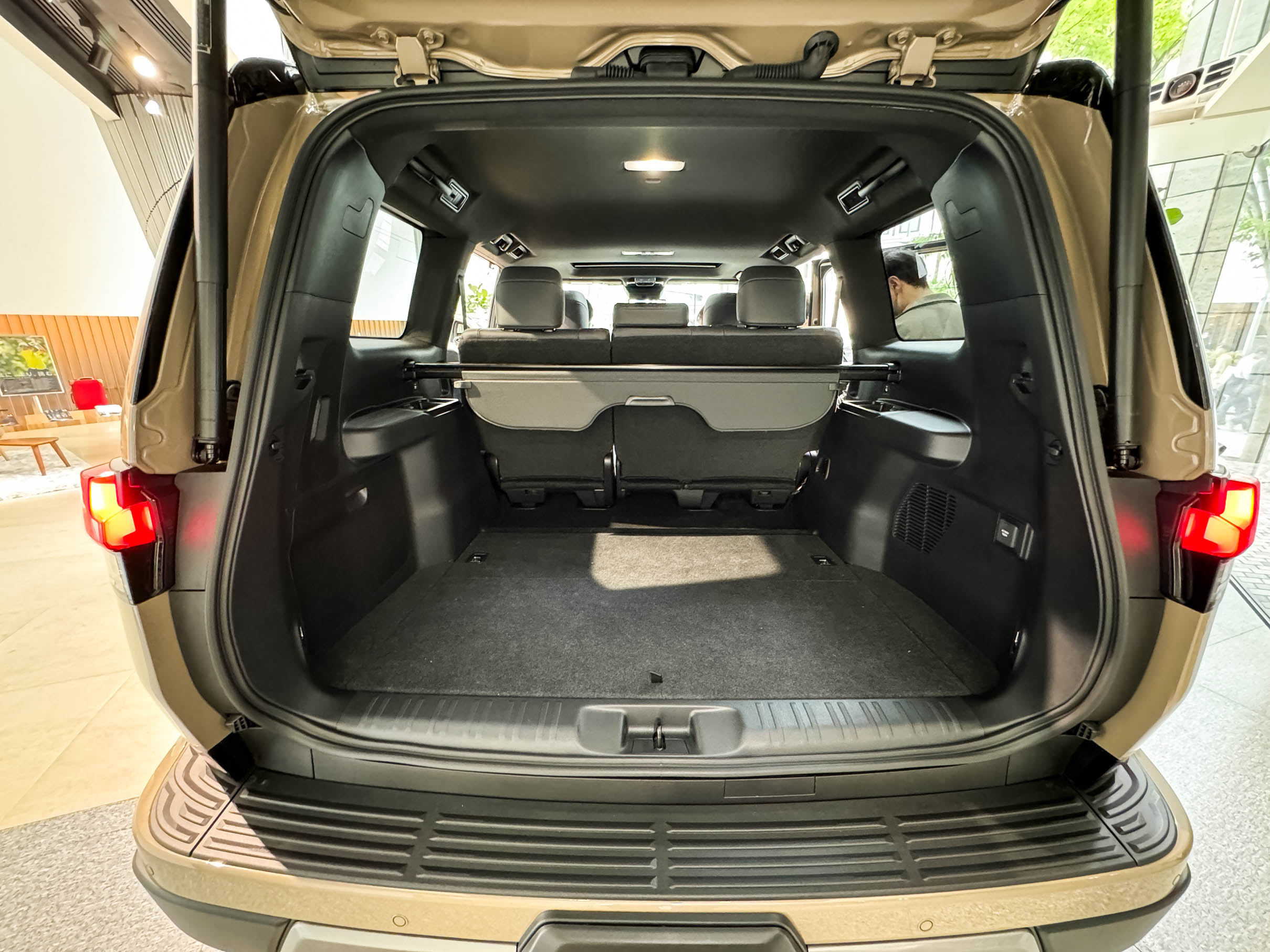 レクサスGX550「OVERTRAIL+」：後部座席とトランク徹底解剖！ランクル