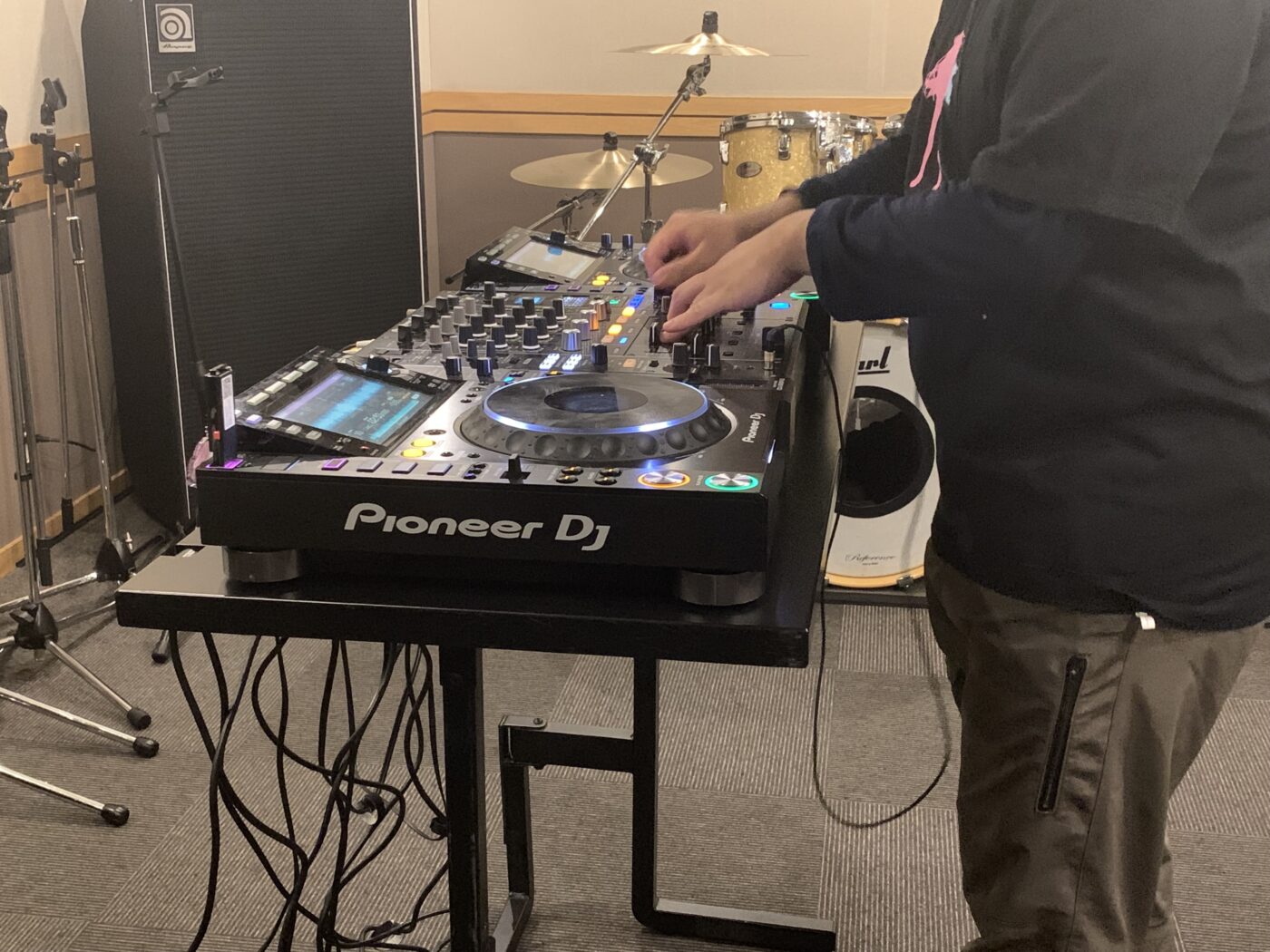 AスタジオでPioneer DJM-900NXS2 & Pioneer CDJ-2000NXS2のDJ機材