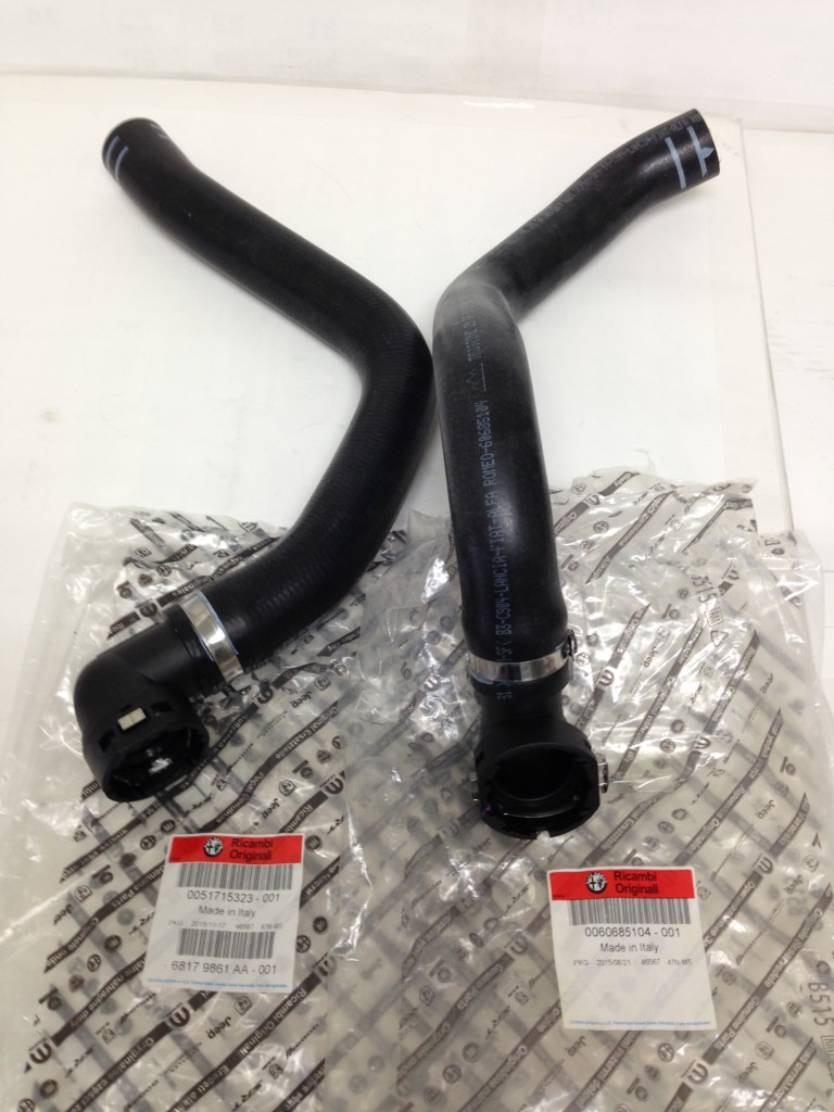 アルファロメオ 147(1.6TS) ラジエターアッパーホース 51715323