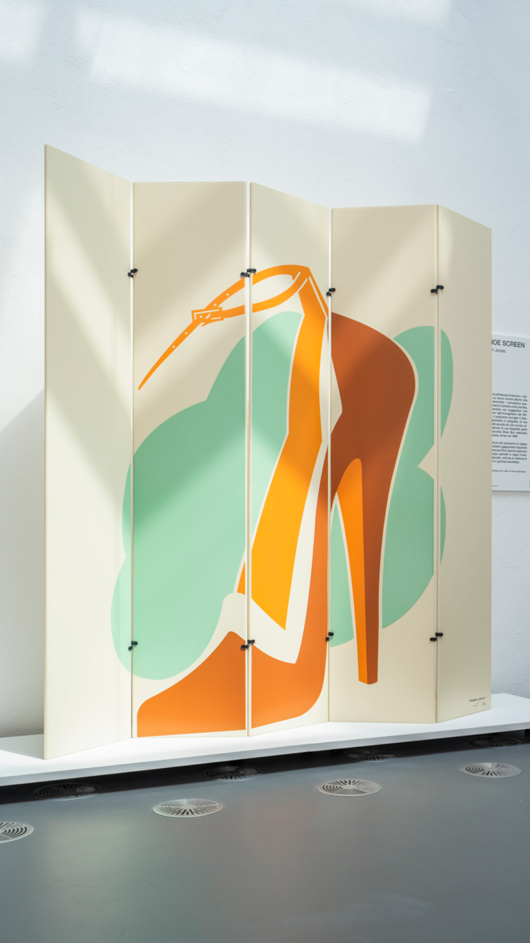 Shoe screen by Allen Jones - Paradisoterrestre