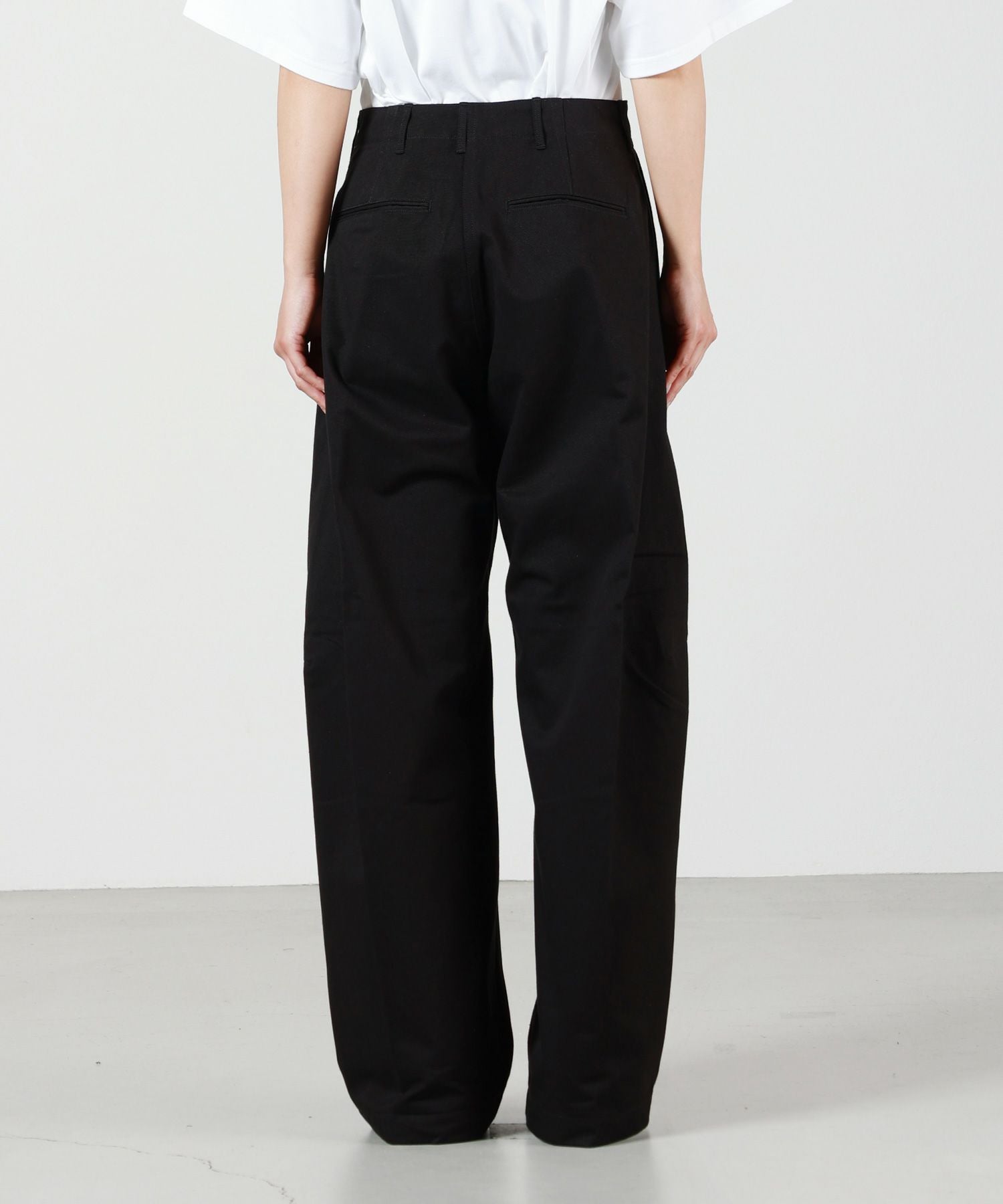 HYKE(ハイク)】 ≪Genderless≫BARREL-LEG CHINO PANTS｜PARIGOT