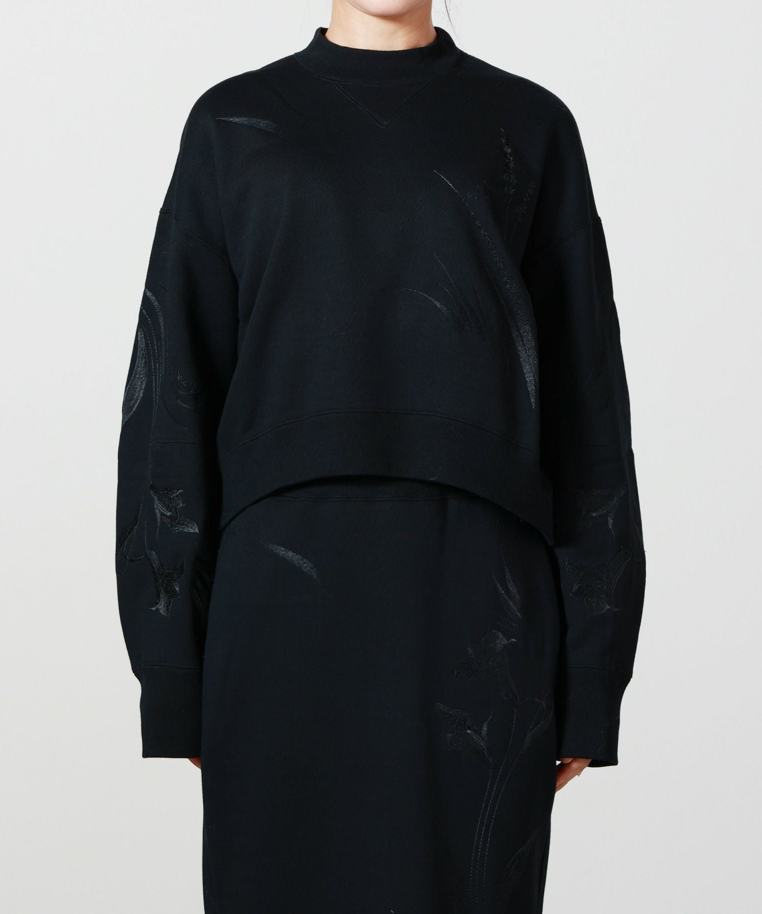 Mame Kurogouchi(マメ クロゴウチ)】Floral Motif Embroidered