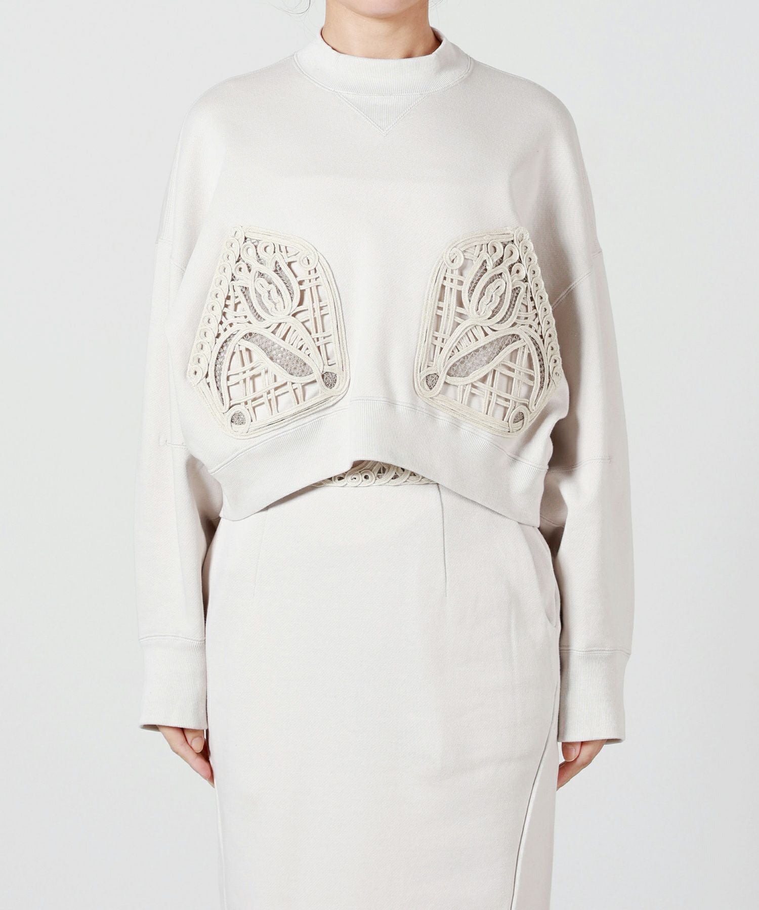 Mame Kurogouchi(マメ クロゴウチ)】 Cording Embroidery Cropped