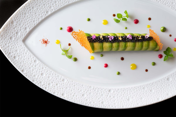 カウンターでカジュアルに楽しむ本格フランス料理『ラトリエ ドゥ