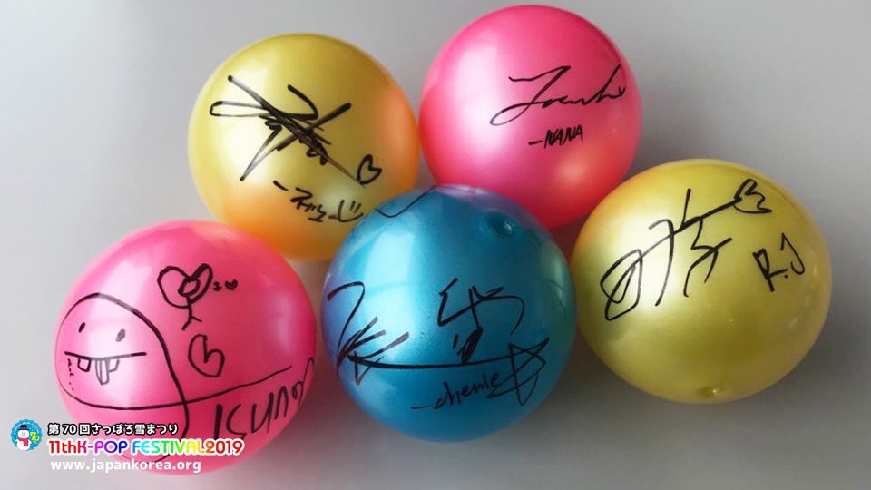 11thKPOP_FESTIVAL2019 恒例のフィナーレサインボール投げ🙌🏻丁寧に