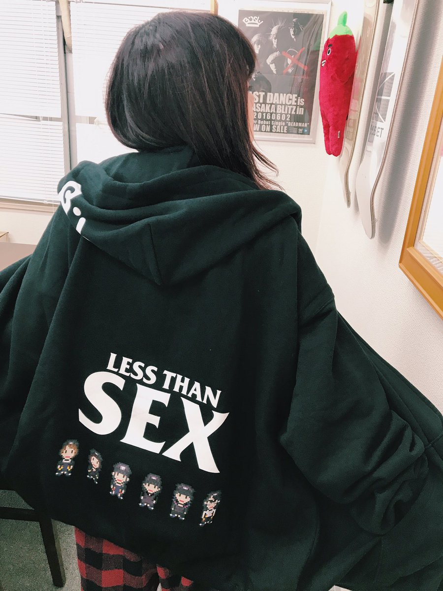 ニューグッズ ピクセルパーカー、 初期から今までのBiSHが お尻に。M