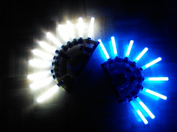 孔雀】 光害が頻繁に装備している改造サイリウム。ライブを見るより